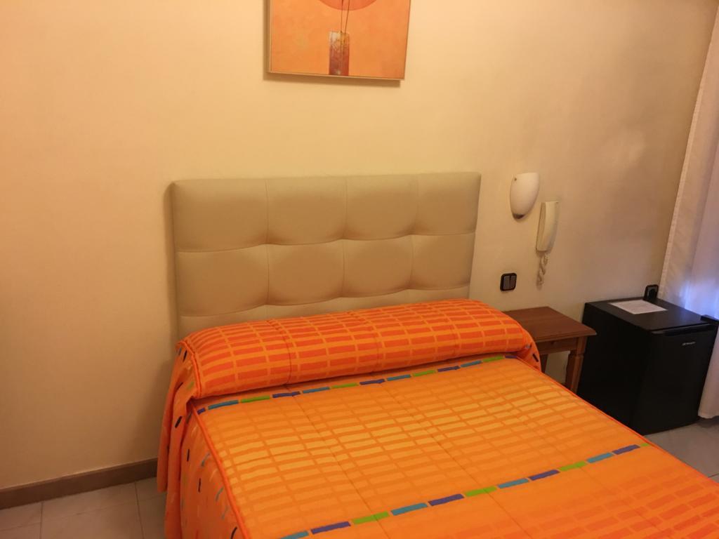 Hostal Cervantes Valdemoro Exterior foto