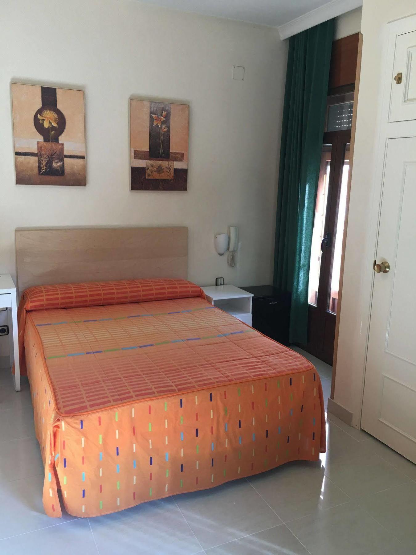 Hostal Cervantes Valdemoro Exterior foto