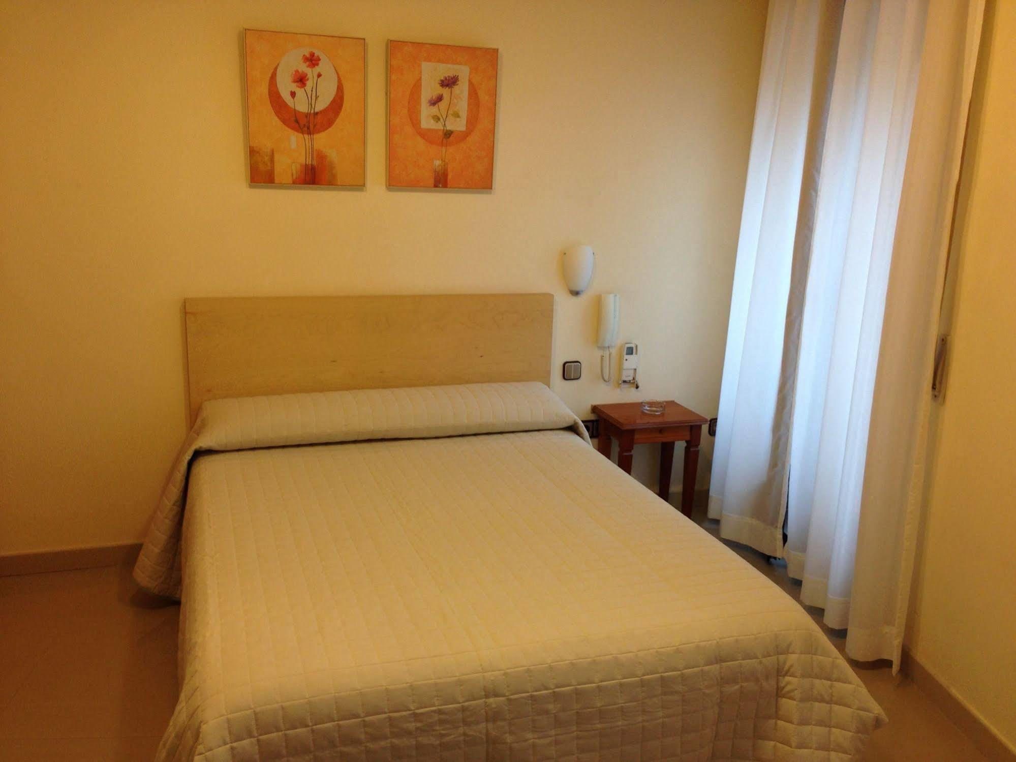 Hostal Cervantes Valdemoro Exterior foto